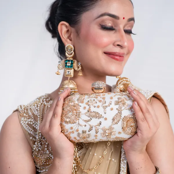 Noor_Élan_Embroidered_Clutch